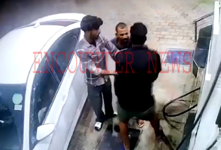 पंजाबः पेट्रोल पंप आए नौजवानों ने कर्मियों से की मारपीट, देखें CCTV