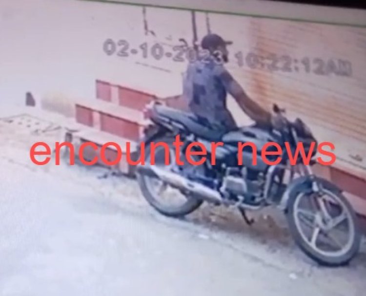 जालंधरः चोरों का आतंक, एक ही चोर ने 2 जगह से चुराई बाइक, देखें CCTV 