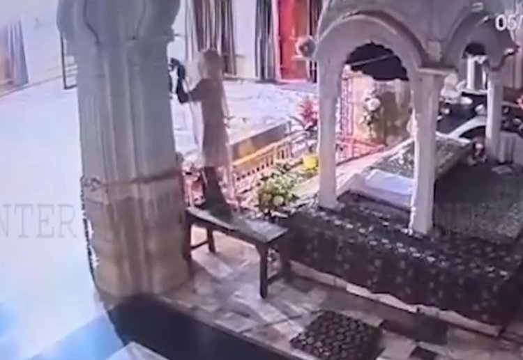 पंजाबः गुरुद्वारा साहिब में गोलक को चोरों ने बनाया निशाना, देखें CCTV