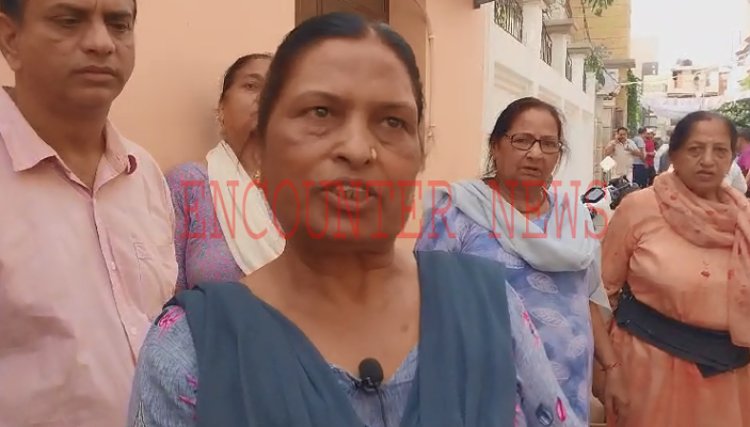 जालंधरः महिला का आरोप, सिविल अस्पताल की लापरवाही से हुई परिवार के 6 लोगों की मौ'त, देखें वीडियो 