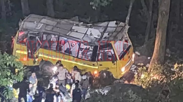 दर्दनाक हादसाः पर्यटकों से भरी स्कूल बस खाई में गिरी, 7 की मौत