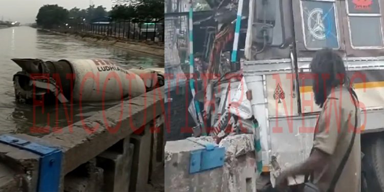 पंजाबः 2 ट्रकों की भयानक टक्कर में नहर में गिरा सिमेंट मिक्सचर वाहन, देखें वीडियो
