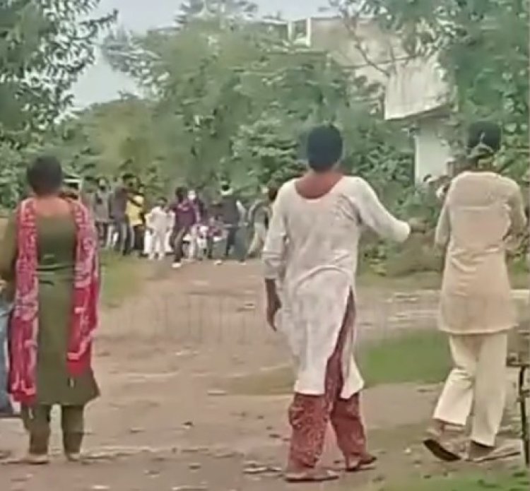 ਪੰਜਾਬ : 24 ਦੇ ਕਰੀਬ ਹਥਿਆਰਬੰਦ ਵਿਅਕਤੀਆਂ ਨੇ ਘਰ 'ਚ ਵਰਸਾਏ ਇੱਟਾ-ਰੋੜੇ, ਦੇਖੋ ਵੀਡਿਓ