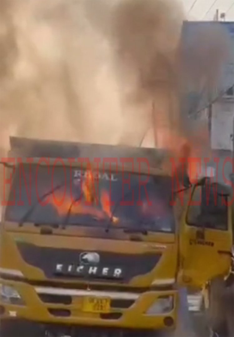पंजाबः खड़े टिप्पर में लगी भीषण आग, मचा हड़कंप, देखें वीडियो