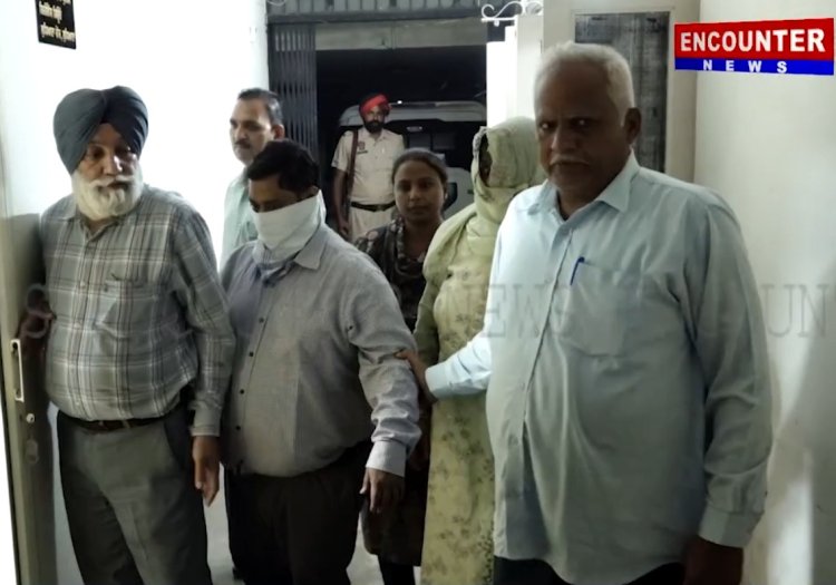 ਪੰਜਾਬ : ਵਿਜੀਲੈਂਸ ਨੇ ਕੈਮਿਸਟ ਤੋਂ  ਰਿਸ਼ਵਤ ਲੈਂਦਿਆਂ SMO  ਤੇ  BAMS  ਡਾਕਟਰ ਨੂੰ ਕੀਤਾ ਕਾਬੂ, ਦੇਖੋ ਵੀਡਿਓ