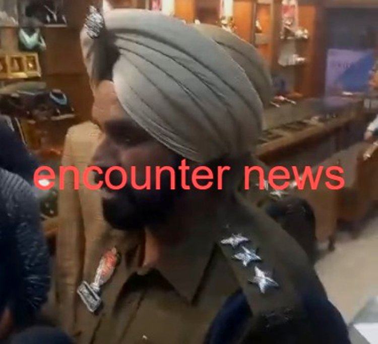 जालंधरः दिन दहाड़े Gun Point पर Ravi Jewellers की दुकान पर लूट मामले में ACP का बड़ा बयान, देखें वीडियो