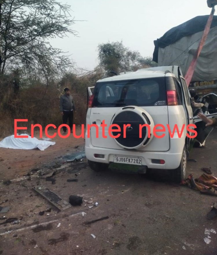 दर्दनाक हादसाः ट्रक से टकराई पुलिस की गाड़ी, 5 पुलिसकर्मियों की मौ'त