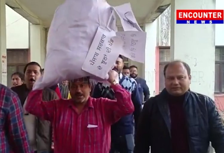 पंजाबः मांगों को लेकर मिनिस्टर स्टाफ ने की कलम छोड़ हड़ताल, देखें वीडियो