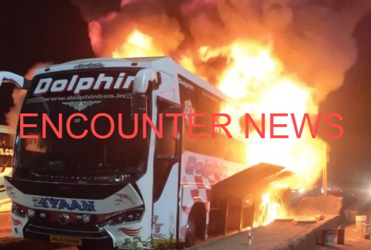 बस में लगी भीषण आग, 40 यात्री थे सवार, देखे वीडियो