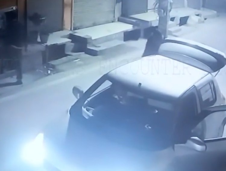 पंजाबः चौंक शेखा में कार सवार लुटेरों ने रेडीमेड दुकान को बनाया निशाना, देखें CCTV