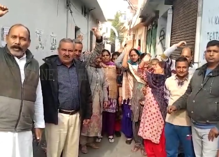 पंजाब : BJP पार्षद ने नगर कौंसिल अध्यक्ष के खिलाफ किया रोष प्रदर्शन, देखें वीडियो
