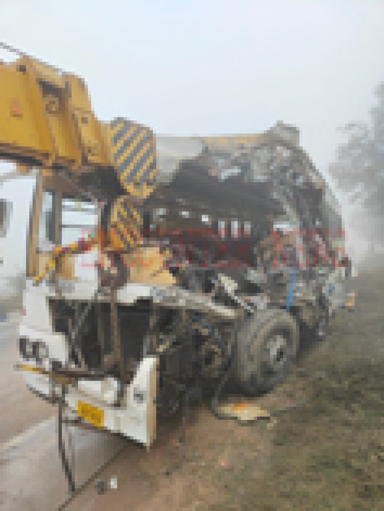 पंजाबः सवारियों सेे भरी बस की ट्रक से टक्कर में कई घायल, गाड़ी के उड़े परखच्चे