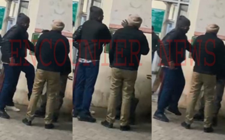पंजाबः Civil Hospital की इमरजेंसी के बाहर पुलिसकर्मी ने व्यक्ति के मरवाए थप्पड़, देखें वीडियो