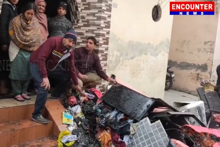 पंजाब : घर मेंं लगी भीषण आग, सारा सामान जलकर राख, देखें वीडियो