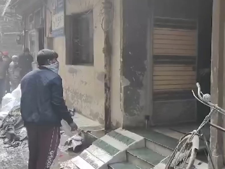 पंजाब : कपड़े के गोदाम में लगी आग , देखे वीडियो