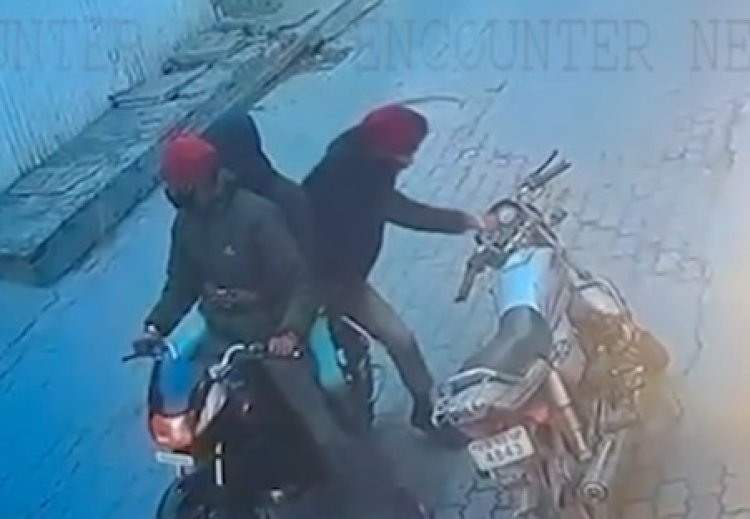 पंजाबः सरेआम घर के बाहर से बाइक लेकर सिख युवक फरार, देखें CCTV 