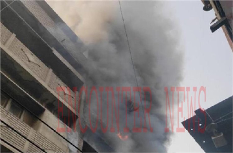 पंजाबः सुबह-सुबह 4 मजिंला इमारत में लगी भीषण आग, देखें वीडियो