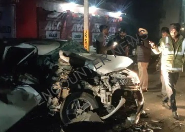 पंजाब : अज्ञात वाहन ने कार को मारी टक्कर, कार के उड़े परखच्चे, देखें वीडियो