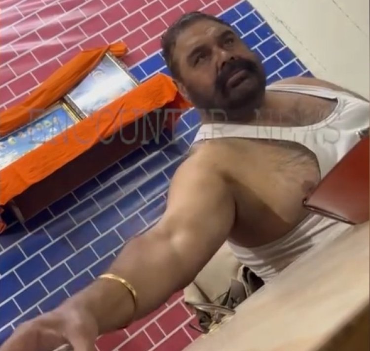 पंजाबः बनियान में थाने में बैठकर शिकायत दर्ज करने वाला Sub Inspector सस्पेंड, देखें वीडियो
