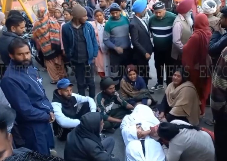 पंजाबः युवक की संदिग्ध परिस्थितियों में मौ+त, गुस्साए परिजनों ने लगाया धरना, देखें वीडियो