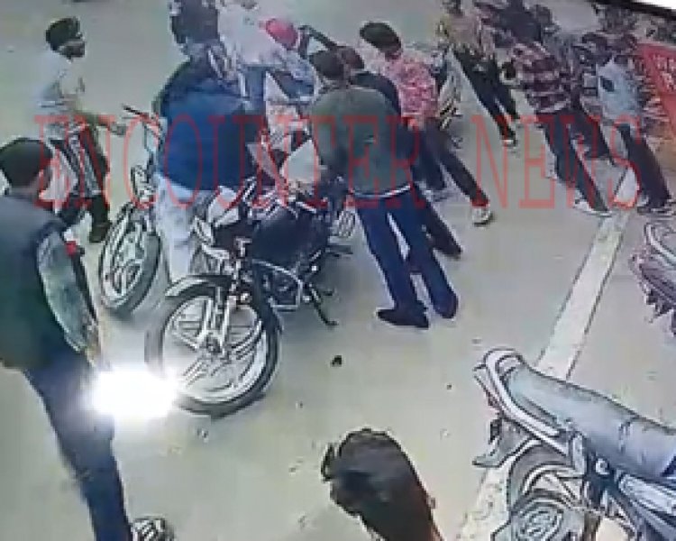 पंजाब :  स्कूल में छात्रों में हुई खूनी झड़प पहुंची सड़क पर, देखें CCTV