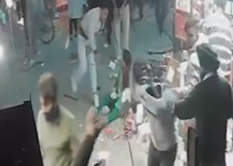 पंजाबः मेन बाजार में दो दुकानदारों में हुई खूनी झड़प की CCTV फुटेज आई सामने, जमकर चली कुर्सियां, देखें वीडियो