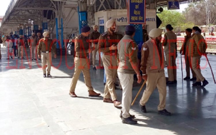 पंजाब: रेल रोको आंदोलन को गुरचरण सिंह और जसपाल भुल्लर सहित कई कार्यकर्ता को पुलिस ने लिया हिरासत में