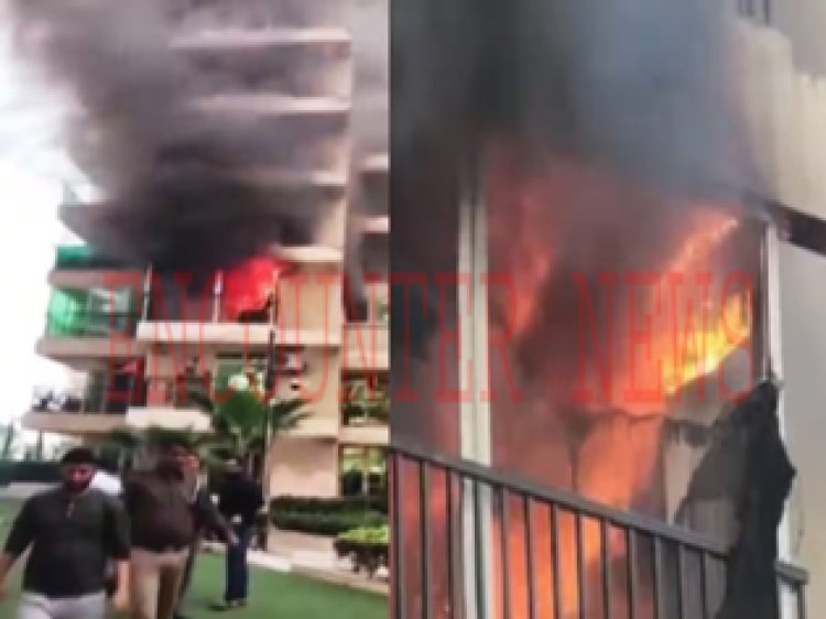 गौर सिटी में लगी भीषण आग, चारों तरफ फैला धुआं, मची अफरातफरी, देखें वीडियो