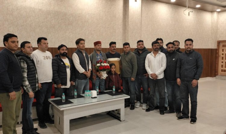 दुर्गा स्पोर्ट्स क्लब मंडल ने किया गुजरात टाइटंस के हेड फिजियो गौरव शर्मा का स्वागत