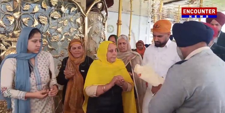 पंजाब : श्री हरिमंदिर साहिब में CM मान की माता हुई नतमस्तक, देखें वीडियो