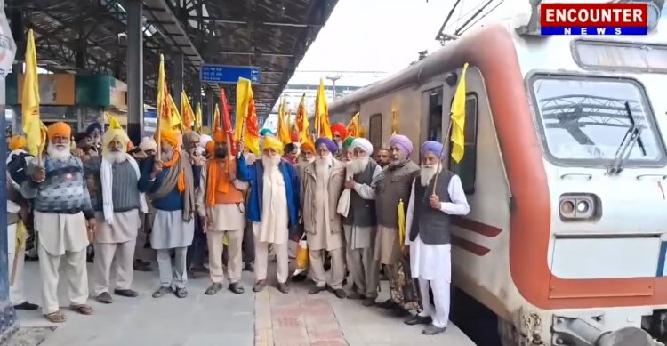 पंजाबः रेलवे स्टेशनों पर भारी मात्रा में पहुंचे किसान, महापंचायत के लिए हुए रवाना, देखें वीडियो