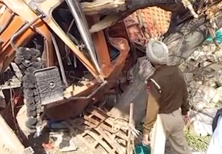 पंजाब : सब्जियों से भरा ट्रक अनियंत्रित होकर पलटा, एक की मौ'त, देखें वीडियो