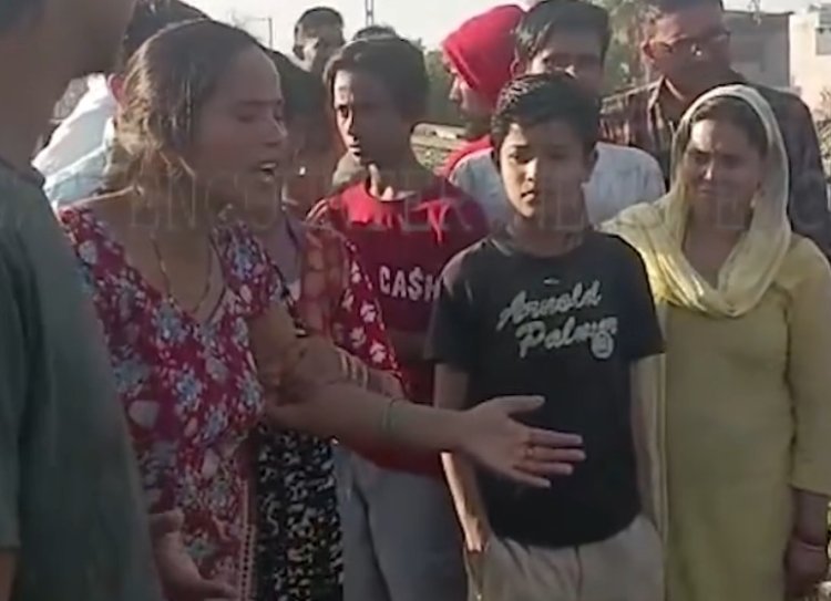 पंजाबः ट्रेन के नीचे आने से स्कूली बच्चे की मौ+त, देखें वीडियो