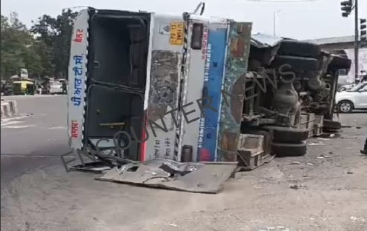 पंजाब : ट्रक से टक्कर के बाद सवारियों से भरी PRTC की बस पलटी
