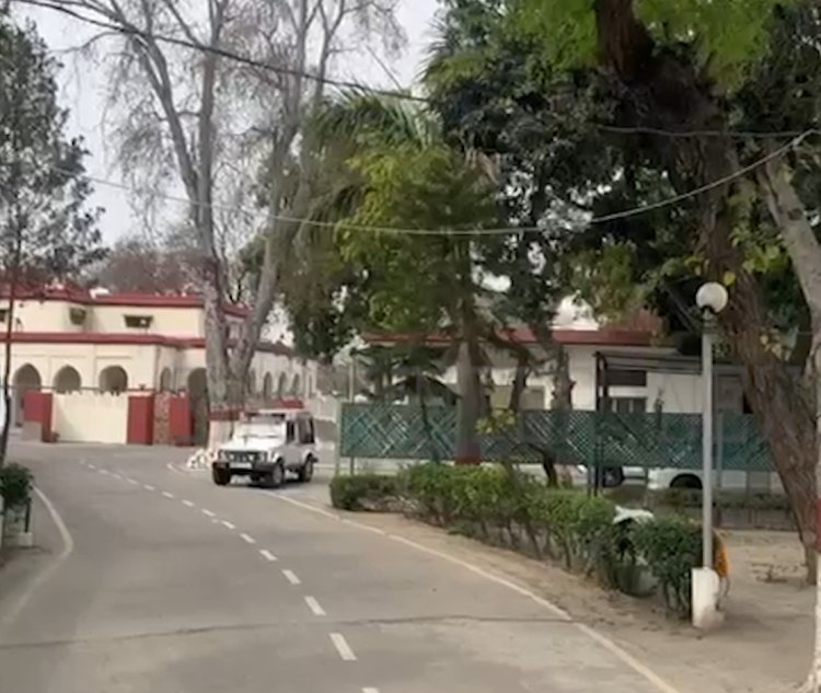 पंजाबः डिप्टी कमिश्नर के घर ED की रेड, देखें वीडियो
