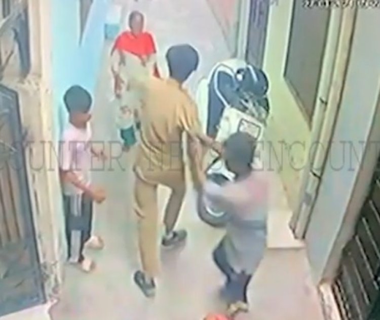 जालंधरः मामूली बात को लेकर दो पक्षों में झड़प, युवक ने झाड़ू से महिला पर किया हमला, देखें CCTV