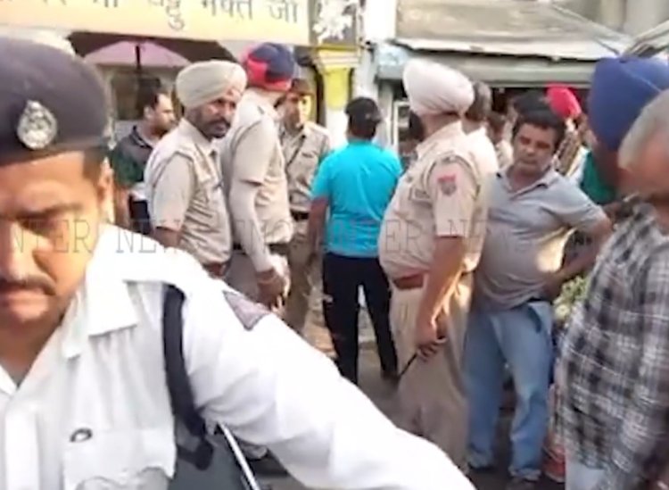 पंजाबः चालान काटने को लेकर पुलिस और नौजवान हुए आमने-सामने, देखें वीडियो