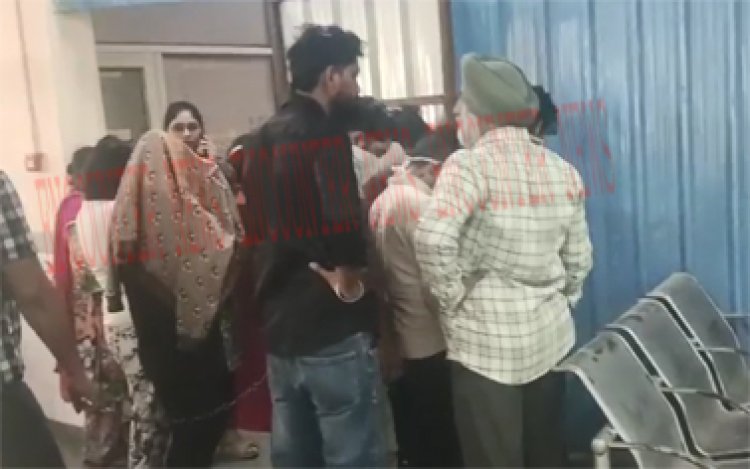 पंजाबः यूनिवर्सिटी के पास कोठी में पुलिस की रेड, IAS अफसर का पति महिला के साथ आपत्तिजनक हालत में काबू
