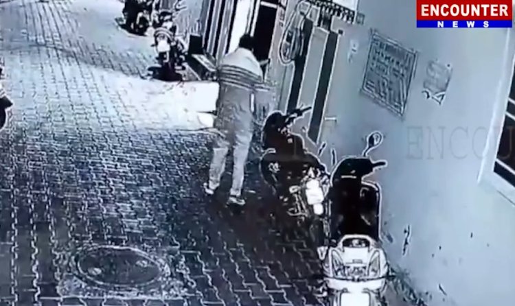 पंजाबः मरीज का हाल जानने पहुंचे व्यक्ति का अस्पताल के बाहर से बाइक चोरी, देखें वीडियो 