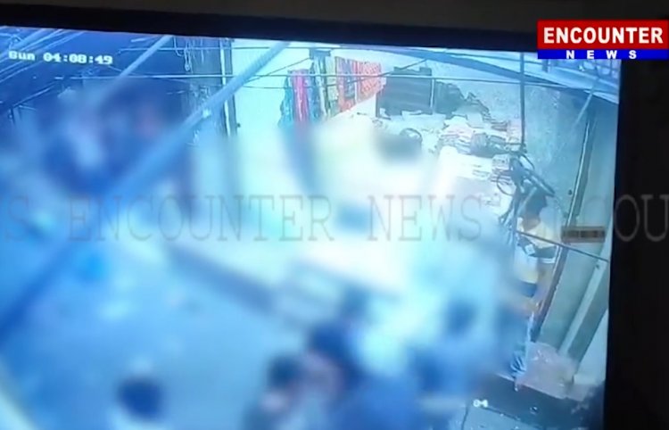 जालंधरः दुकानदारों में हुई झड़प, हमलावारों ने जमकर ईंटें बरसाई, तोड़े शीशे, देखें CCTV