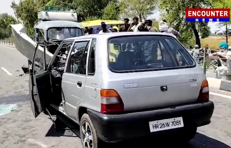 पंजाब : टेंपो और कार में हुई भीषण टक्कर, 2 की मौत, 4 घायल, देखें वीडियो 