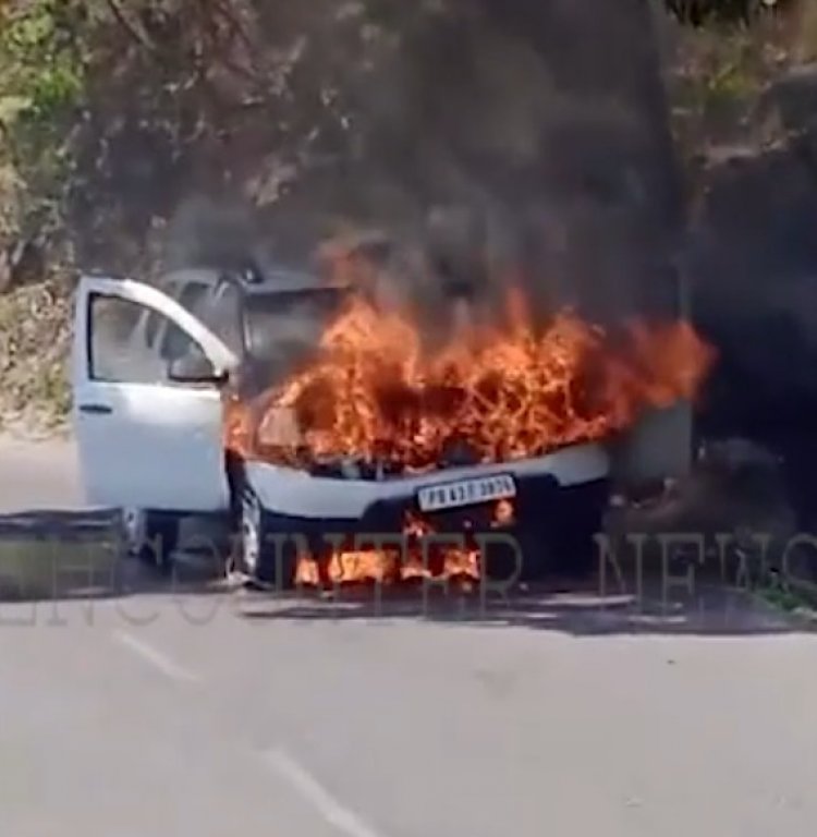 माता नैना देवी जा रहे श्रद्धालुओं की गाड़ी मे लगी आग, देखे वीडियो 