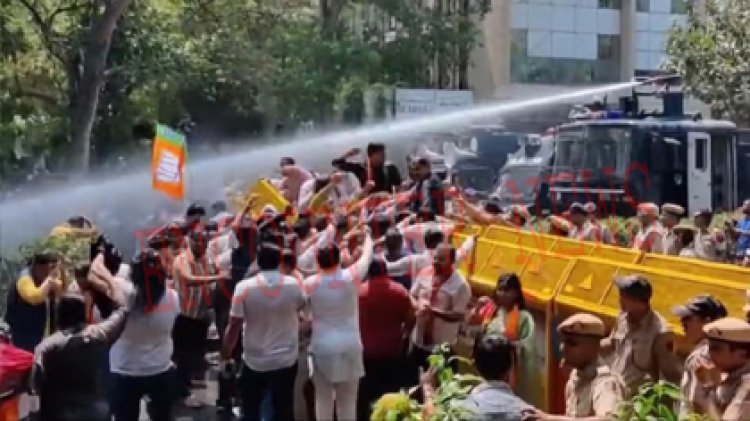 केजरीवाल के इस्तीफे को लेकर भाजपा का प्रदर्शन, पुलिस ने की पानी की बौछारें, बीजेपी अध्यक्ष घायल