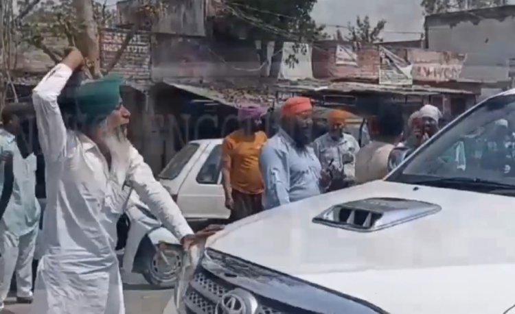 पंजाबः गुरुद्वारा साहिब में नतमस्तक होने जा रहे भाजपा नेता का किसानों ने किया विरोध, देखें वीडियो