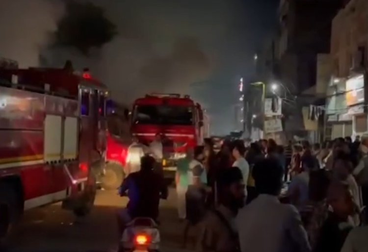 पंजाबः रेलवे स्टेशन के पास दुकान में भीषण आग लगने के दौरान हुआ धमाका, देखें वीडियो